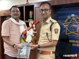 पोलीस अधीक्षक आयुष नोपानी यांचे जिल्हा मध्यवर्ती बँकेचे अध्यक्ष शिंदे यांच्याकडून स्वागत