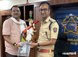 पोलीस अधीक्षक आयुष नोपानी यांचे जिल्हा मध्यवर्ती बँकेचे अध्यक्ष शिंदे यांच्याकडून स्वागत