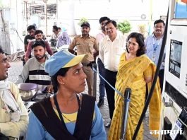 जिल्हाधिकारी थेट पेट्रोल पंपावर